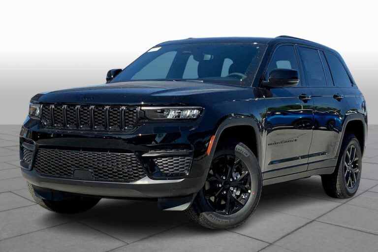 Jeep Grand Cherokee Altitude: Elevating Style and Value